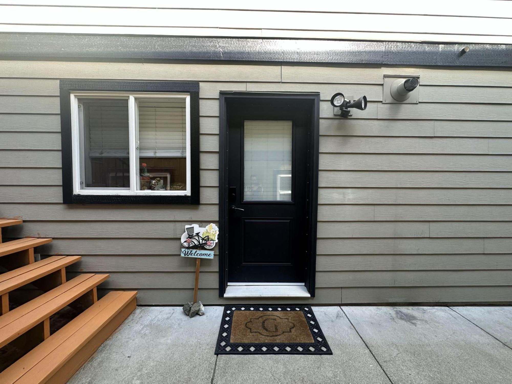 Separate Entry Sweet Home Виктория Екстериор снимка